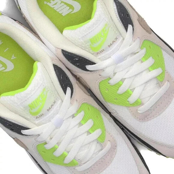 Athletic_Shoes